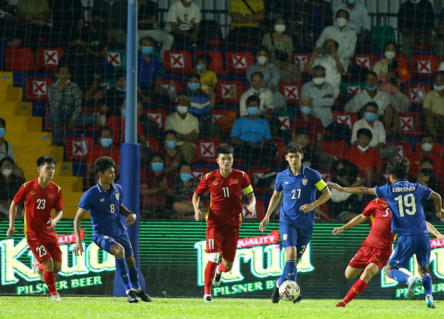 U.22 Thái Lan (áo xanh) thi đấu tại SEA Games 32. Ảnh: FAT U.22 Thái Lan (áo xanh) thi đấu tại SEA Games 32. Ảnh: FAT