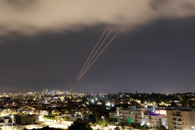 Phần lớn tên lửa và UAV của Iran bị Israel và đồng minh, bao gồm Anh, bắn hạ trước khi đến được Israel. Ảnh: Reuters Phần lớn tên lửa và UAV của Iran bị Israel và đồng minh, bao gồm Anh, bắn hạ trước khi đến được Israel. Ảnh: Reuters