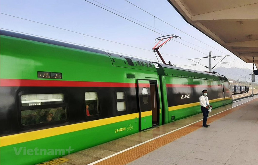 Tuyến đường sắt tốc độ cao tại Lào. (Ảnh: Việt Hùng/Vietnam+) Tuyến đường sắt tốc độ cao tại Lào. (Ảnh: Việt Hùng/Vietnam+)