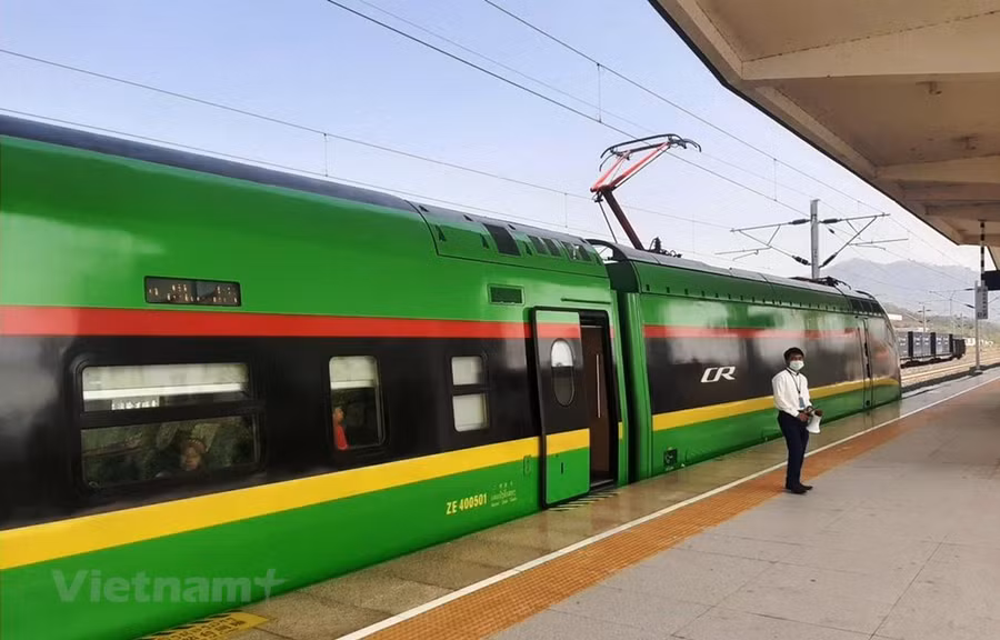 Tuyến đường sắt tốc độ cao tại Lào. (Ảnh: Việt Hùng/Vietnam+) Tuyến đường sắt tốc độ cao tại Lào. (Ảnh: Việt Hùng/Vietnam+)