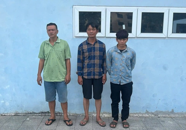 Các đối tượng cầm đầu đường dây cá độ (ảnh Công an cung cấp) Các đối tượng cầm đầu đường dây cá độ (ảnh Công an cung cấp)