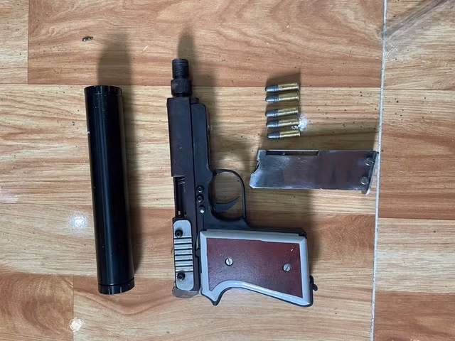 Số súng đạn thu giữ được từ nhà các đối tượng. Số súng đạn thu giữ được từ nhà các đối tượng.