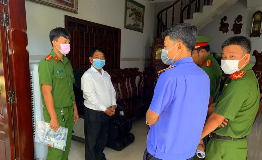 Khám xét nhà riêng bị can Trần Văn Quế.