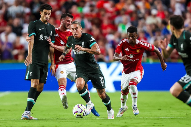 Kostas Tsimikas ghi bàn thứ ba cho Liverpool Kostas Tsimikas ghi bàn thứ ba cho Liverpool