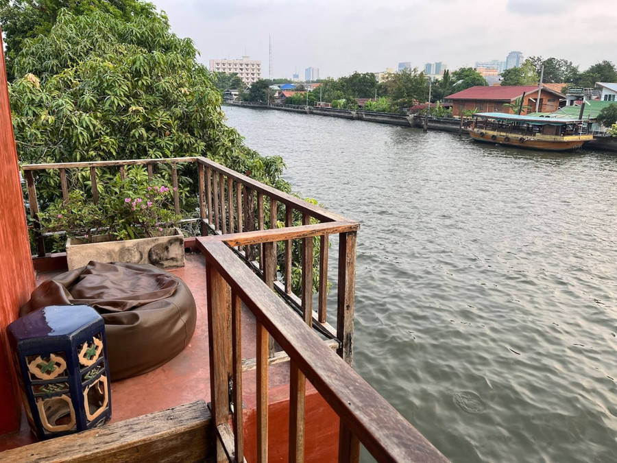 Khách sạn boutique ven sông ở Bangkok có giá căn hộ ngang bằng phòng khách ven đường ở Mỹ. Ảnh: W.P