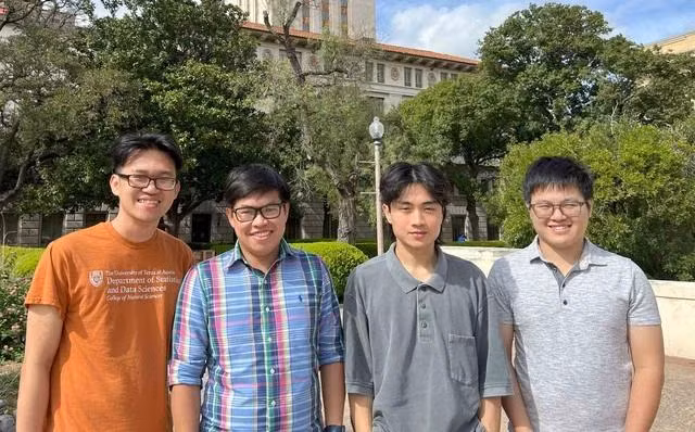 Giáo sư Minh Nhật (thứ 2 từ trái sang) làm cầu nối giúp nhiều người trẻ VN học tiến sĩ về học máy, thống kê, trí tuệ nhân tạo tại các trường hàng đầu thế giới. Ảnh: NVCC