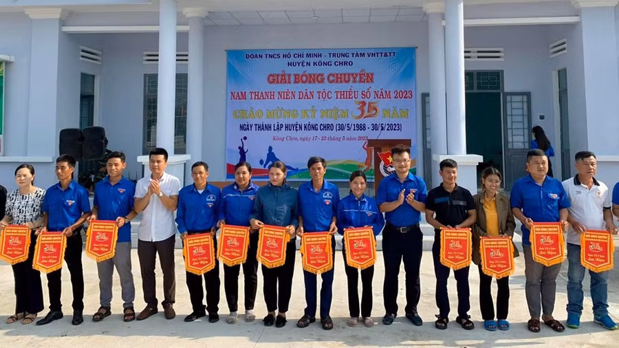 Trung tâm Sinh hoạt thanh thiếu niên huyện Kông Chro vùa đưa vào sử dụng chào mừng Đại hội Công đoàn huyện lần thứ VI. Ảnh: Đinh Yến