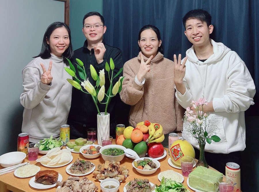 Người Việt Nam quây quần cùng nhau đón tết tại Nhật Bản. Ảnh: YT