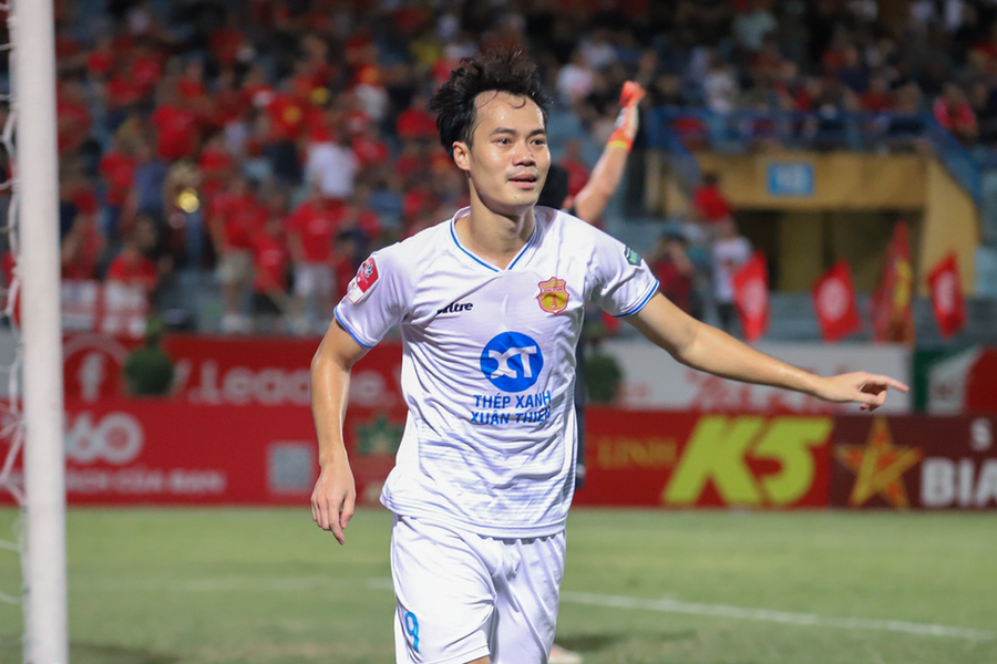 Văn Toàn duy trì &apos;cái duyên&apos; trong những trận đấu lớn ở mùa giải 2023/24. (Ảnh: Việt Anh/Vietnam+)