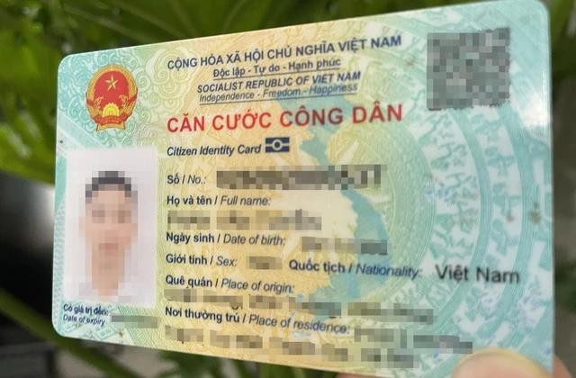 Theo đề xuất của Bộ Công an, thẻ căn cước công dân sẽ bị thu lại khi cấp đổi sang thẻ căn cước. Ảnh: TUYẾN PHAN