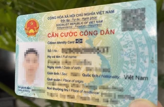 Theo đề xuất của Bộ Công an, thẻ căn cước công dân sẽ bị thu lại khi cấp đổi sang thẻ căn cước. Ảnh: TUYẾN PHAN