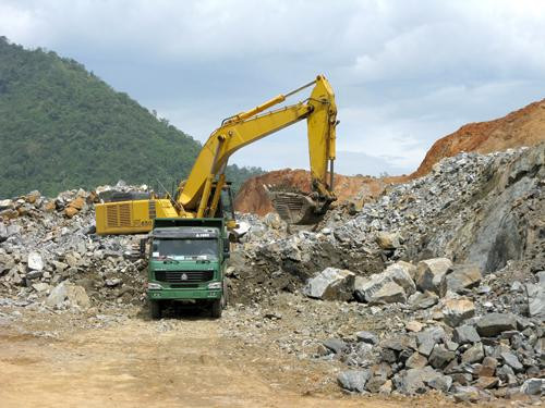 Ủy ban nhân dân cấp tỉnh phải ban hành tỷ lệ của từng loại khoáng sản nguyên khai có trong tổng khối lượng khoáng sản nguyên khai chứa nhiều khoáng vật, khoáng chất có ích để áp dụng tại địa phương. Ảnh nguồn internet Ủy ban nhân dân cấp tỉnh phải ban hành tỷ lệ của từng loại khoáng sản nguyên khai có trong tổng khối lượng khoáng sản nguyên khai chứa nhiều khoáng vật, khoáng chất có ích để áp dụng tại địa phương. Ảnh nguồn internet