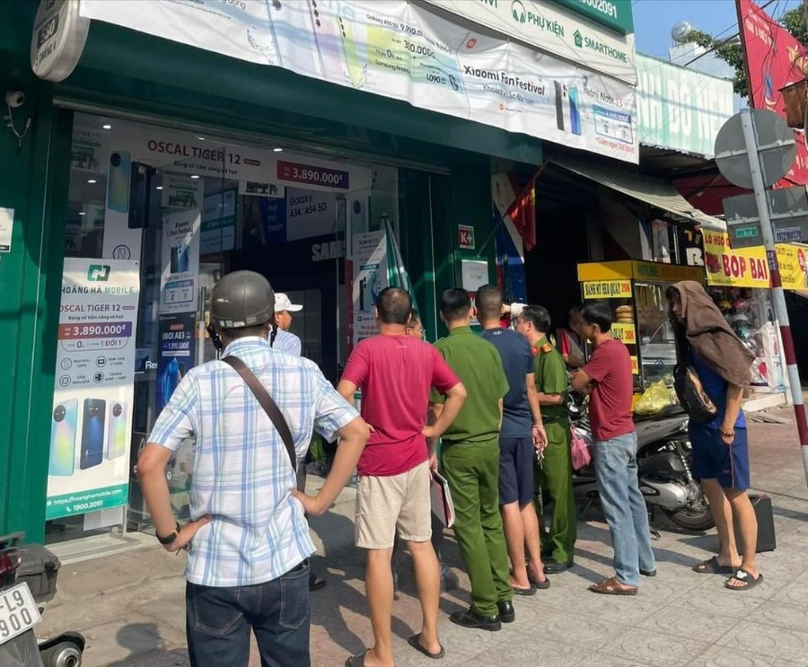 Công an có mặt tại hiện trường vụ cướp Công an có mặt tại hiện trường vụ cướp