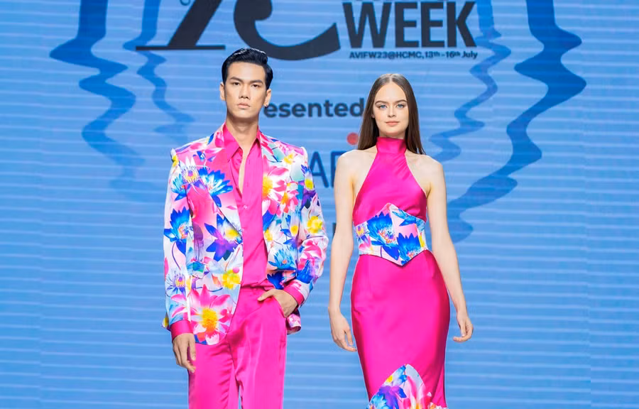 Thiết kế của .nhà tạo mẫu Christos Chronis đến từ Australia. (Ảnh: PV/Vietnam+) Thiết kế của .nhà tạo mẫu Christos Chronis đến từ Australia. (Ảnh: PV/Vietnam+)