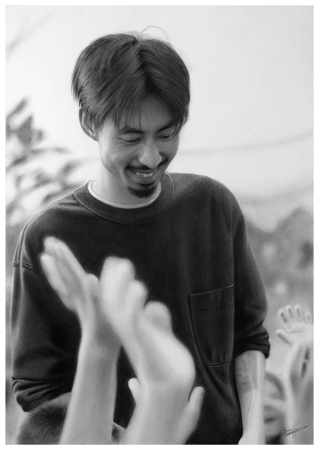 Chàng trai trẻ vẽ tranh chân dung người nổi tiếng sống động giống như thật - Ảnh 3. Rapper Đen Vâu là nhân vật thường xuyên xuất hiện trong tranh của Nguyên. Ảnh: NVCC