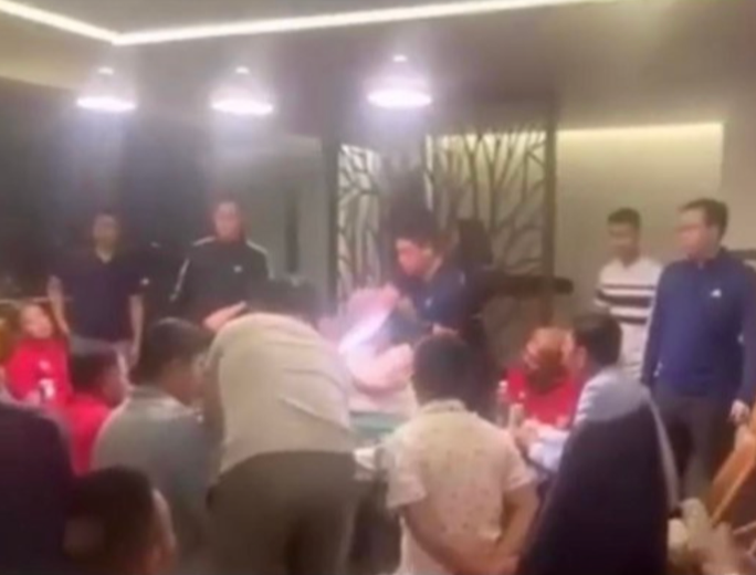 Công an bắt quả tang vụ đánh bạc