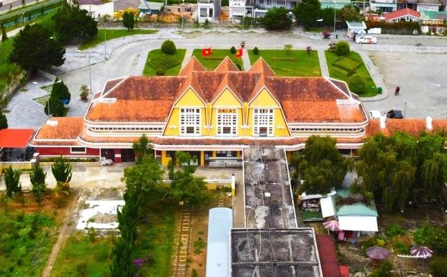 Ga Đà Lạt nhìn từ trên cao. ẢNH: GIA BÌNH Ga Đà Lạt nhìn từ trên cao. ẢNH: GIA BÌNH