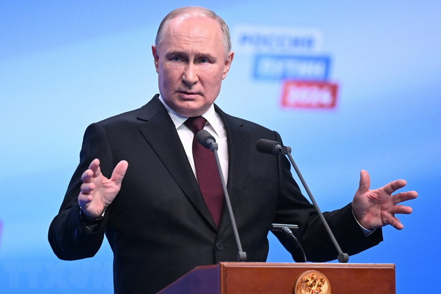 Tổng thống Nga Vladimir Putin trong cuộc họp báo tại Moskva sau khi kết quả bầu cử được công bố. (Ảnh: AFP/TTXVN) Tổng thống Nga Vladimir Putin trong cuộc họp báo tại Moskva sau khi kết quả bầu cử được công bố. (Ảnh: AFP/TTXVN)