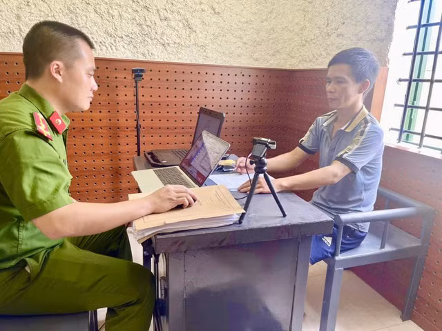 Nguyễn Khắc Giang tại cơ quan điều tra (Ảnh Công an Hà Tĩnh)