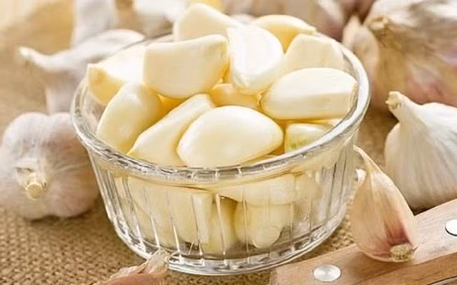 Tỏi tốt cho sức khỏe nhưng không nên bảo quản trong tủ lạnh. Ảnh Shutterstock