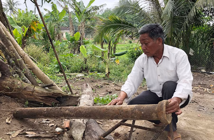 Một hiện vật được cho là của xưởng Hoàng Hoa Thám còn sót lại được người dân địa phương lưu giữ. Ảnh: Ngọc Minh
