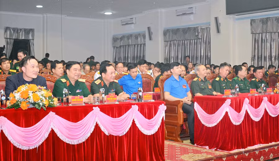 Các đại biểu tham dự đêm khai mạc liên hoan. Ảnh: V.H