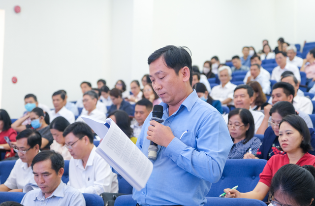 Đại biểu tham dự trao đổi ý kiến trong hội nghị sáng 1.6. Ảnh: HÀ ÁNH