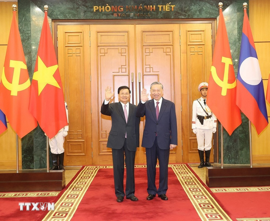 Tổng Bí thư, Chủ tịch nước Tô Lâm và Tổng Bí thư, Chủ tịch nước Lào Thongloun Sisoulith chụp ảnh chung trước khi hội đàm. (Ảnh: Trí Dũng/TTXVN) Tổng Bí thư, Chủ tịch nước Tô Lâm và Tổng Bí thư, Chủ tịch nước Lào Thongloun Sisoulith chụp ảnh chung trước khi hội đàm. (Ảnh: Trí Dũng/TTXVN)