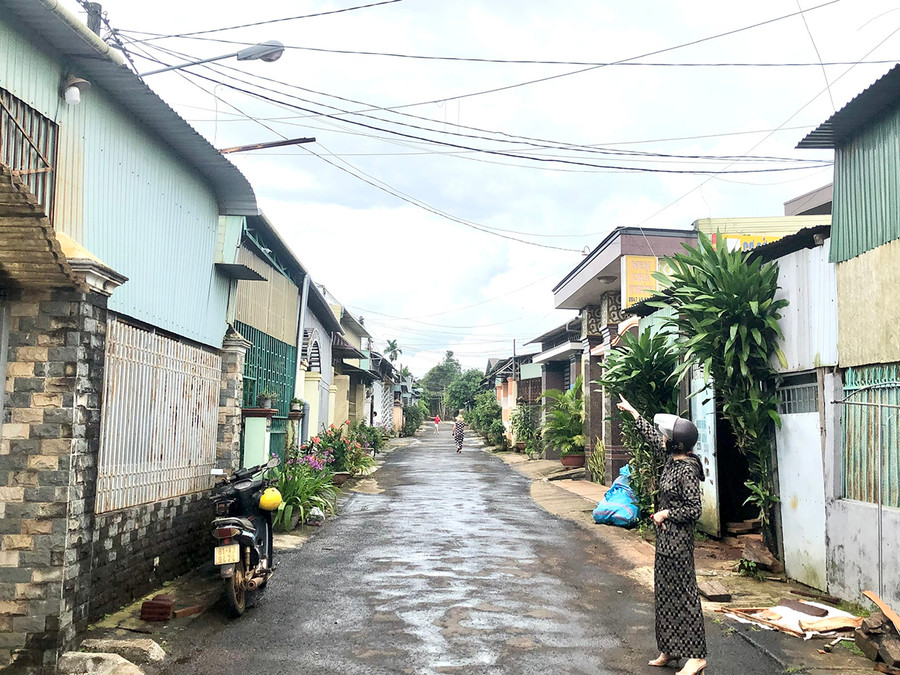 Hầu hết các tuyến đường trên địa bàn thôn 4 (xã Biển Hồ, TP. Pleiku) đã được lắp điện chiếu sáng. Ảnh: L.N