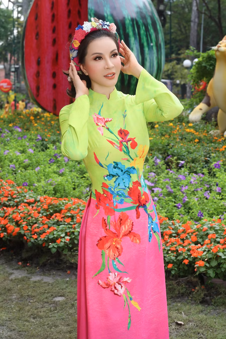 Gần đây, cô thử sức sáng tạo nội dung trên nền tảng TikTok. Công việc này đòi hỏi nhiều thời gian, sự sáng tạo nhưng mở ra cho Thanh Mai cơ hội học hỏi điều mới và khám phá bản thân. Ảnh: NVCC