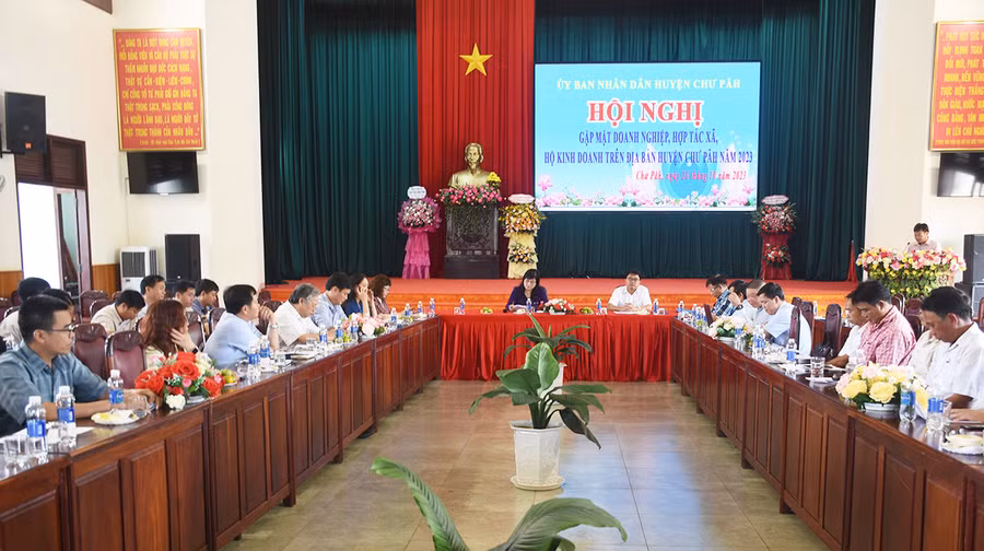 Ủy ban nhân dân huyện Chư Păh gặp mặt doanh nghiệp, HTX và hộ kinh doanh năm 2023. Ảnh: H.T