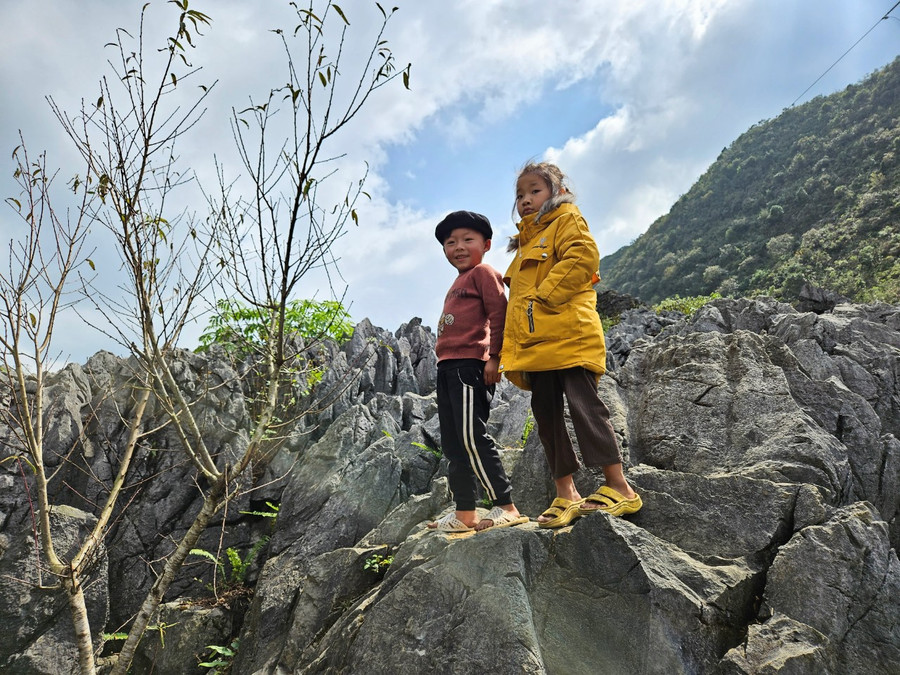 Hà Giang chuẩn bị thu phí vào Cao nguyên đá Đồng Văn - Ảnh 2. Du lịch được cho là đã thay đổi diện mạo 4 huyện vùng cao thuộc Cao nguyên đá Đồng Văn. Ảnh: NTT