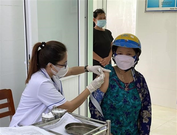 Tiêm vaccine ngừa COVID-19. (Ảnh: TTXVN) Tiêm vaccine ngừa COVID-19. (Ảnh: TTXVN)