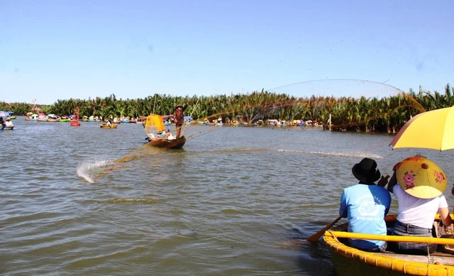 Quảng Nam kích cầu nhiều chương trình du lịch. Ảnh: MẠNH CƯỜNG Quảng Nam kích cầu nhiều chương trình du lịch. Ảnh: MẠNH CƯỜNG