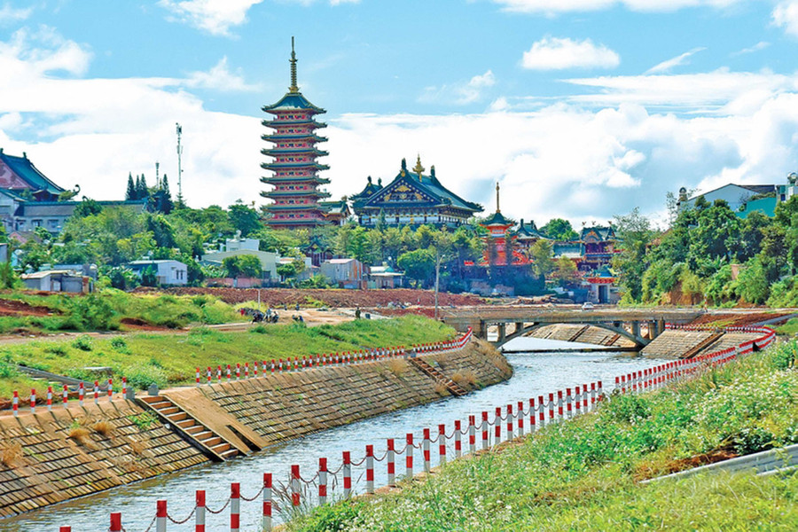 Suối Hội Phú sẽ trở thành điểm check in ấn tượng của du khách nếu được bố trí thêm một khu vườn tượng nghệ thuật. Ảnh: Đức Thụy Suối Hội Phú sẽ trở thành điểm check in ấn tượng của du khách nếu được bố trí thêm một khu vườn tượng nghệ thuật. Ảnh: Đức Thụy