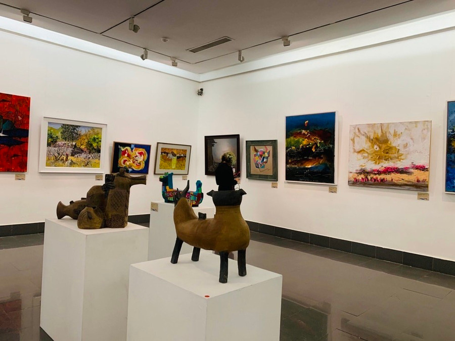 Các tác phẩm trưng bày tại triển lãm. (Ảnh: TTXVN phát)