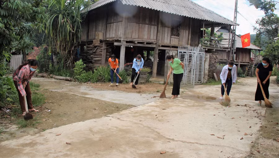 Ngoài gia đình, dòng họ sống quây quần bên nhau thì những người trong làng xóm cùng nhau tạo nên một cộng đồng thân thiết (ảnh minh họa). Ngoài gia đình, dòng họ sống quây quần bên nhau thì những người trong làng xóm cùng nhau tạo nên một cộng đồng thân thiết (ảnh minh họa).