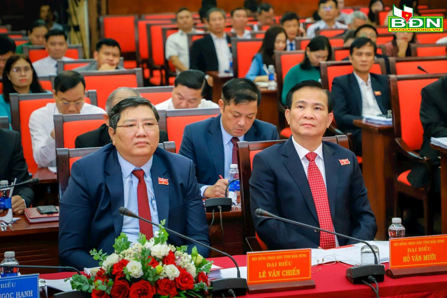Phó Bí thư Tỉnh ủy, Chủ tịch UBND tỉnh Đắk Nông Hồ Văn Mười và các đại biểu HĐND tỉnh tham dự Kỳ họp Phó Bí thư Tỉnh ủy, Chủ tịch UBND tỉnh Đắk Nông Hồ Văn Mười và các đại biểu HĐND tỉnh tham dự Kỳ họp