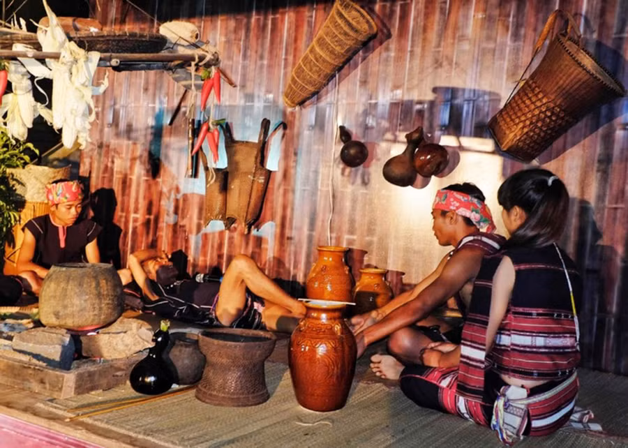 Tái hiện không gian hát kể sử thi của người Bahnar. Ảnh minh họa: Hoàng Ngọc