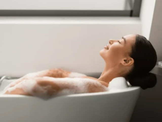 Tắm bồn mang lại những lợi ích tuyệt vời cho sức khỏe thể chất và tinh thần. Ảnh: Shutterstock Tắm bồn mang lại những lợi ích tuyệt vời cho sức khỏe thể chất và tinh thần. Ảnh: Shutterstock