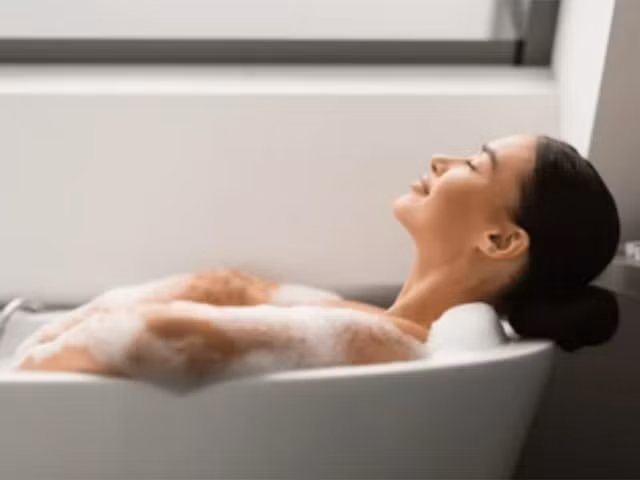 Tắm bồn mang lại những lợi ích tuyệt vời cho sức khỏe thể chất và tinh thần. Ảnh: Shutterstock