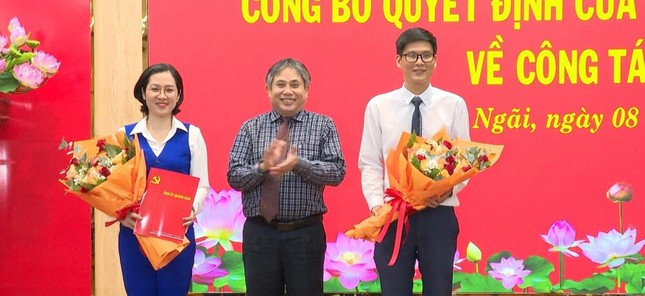 Hai cán bộ trẻ của Tỉnh Đoàn Quảng Ngãi, được luân chuyển và chỉ định làm Bí thư Đảng ủy xã Sơn Màu, huyện Sơn Tây và Bí thư Đảng ủy xã Tịnh Sơn, huyện Sơn Tịnh. Hai cán bộ trẻ của Tỉnh Đoàn Quảng Ngãi, được luân chuyển và chỉ định làm Bí thư Đảng ủy xã Sơn Màu, huyện Sơn Tây và Bí thư Đảng ủy xã Tịnh Sơn, huyện Sơn Tịnh.