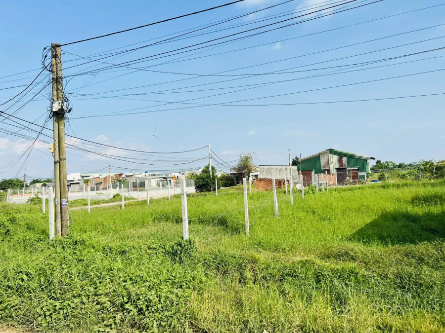 Nhiều kiến nghị thửa đất nông nghiệp có nhà ở nằm xen kẽ trong khu vực đô thị ổn định hội đủ điều kiện thì được công nhận là đất ở. Ảnh: Đình Sơn