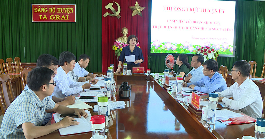 Đoàn kiểm tra việc thực hiện quy chế dân chủ tỉnh Gia Lai kiểm tra tại huyện Ia Grai. Ảnh: Phương Lộc