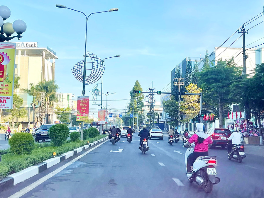 Nút giao thông ngã ba Hoa Lư (TP. Pleiku) sẽ sớm điều chỉnh phù hợp, tạo điều kiện cho các phương tiện lưu thông thuận lợi. Ảnh: Minh Phương Nút giao thông ngã ba Hoa Lư (TP. Pleiku) sẽ sớm điều chỉnh phù hợp, tạo điều kiện cho các phương tiện lưu thông thuận lợi. Ảnh: Minh Phương