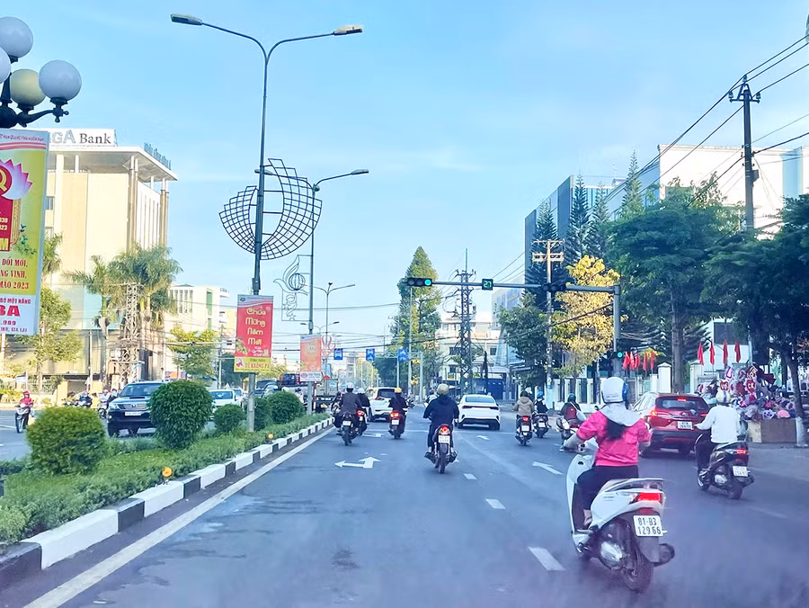 Nút giao thông ngã ba Hoa Lư (TP. Pleiku) sẽ sớm điều chỉnh phù hợp, tạo điều kiện cho các phương tiện lưu thông thuận lợi. Ảnh: Minh Phương