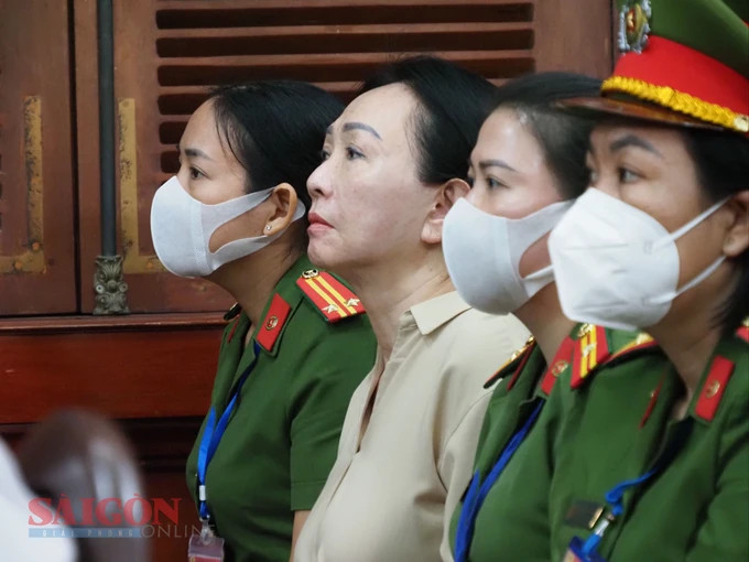Bị cáo Trương Mỹ Lan (Chủ tịch HĐQT Tập đoàn Vạn Thịnh Phát) tại tòa, sáng 13-3. Ảnh: HOÀNG HÙNG Bị cáo Trương Mỹ Lan (Chủ tịch HĐQT Tập đoàn Vạn Thịnh Phát) tại tòa, sáng 13-3. Ảnh: HOÀNG HÙNG