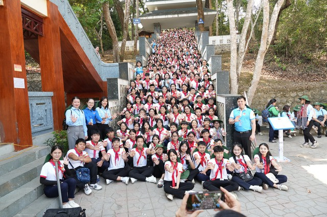 200 thiếu nhi đã về Điện Biên Phủ tham gia Liên hoan "Chiến sĩ nhỏ Điện Biên". Ảnh: BTC 200 thiếu nhi đã về Điện Biên Phủ tham gia Liên hoan "Chiến sĩ nhỏ Điện Biên". Ảnh: BTC