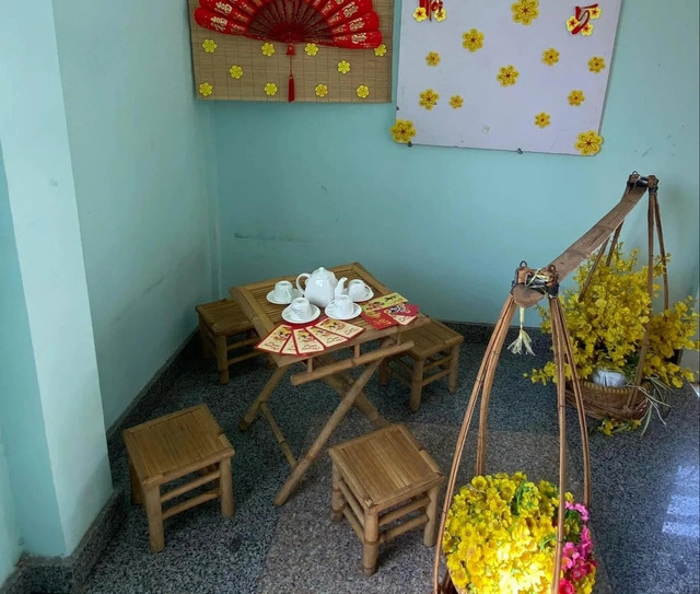 Ngọc thích trang trí bối cảnh tết giản dị. Ảnh: TẤN ĐẠT Ngọc thích trang trí bối cảnh tết giản dị. Ảnh: TẤN ĐẠT