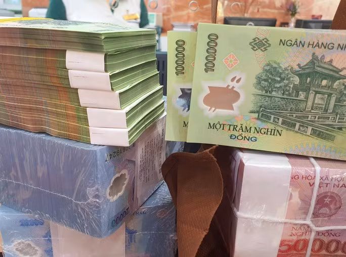 Chỉ trong ngày hôm nay có tổng cộng gần 24.000 tỉ đồng được bơm ra thị trường qua kênh đấu thầu trên thị trường mở